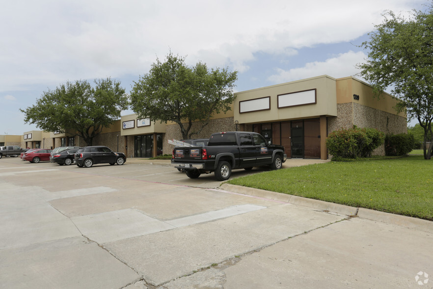 1209 Avenue N, Plano, TX for lease - Building Photo - Image 3 of 7