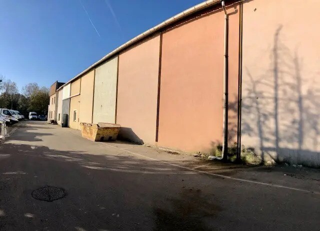 Industrial in La Queue-les-Yvelines for lease - Building Photo - Image 2 of 5