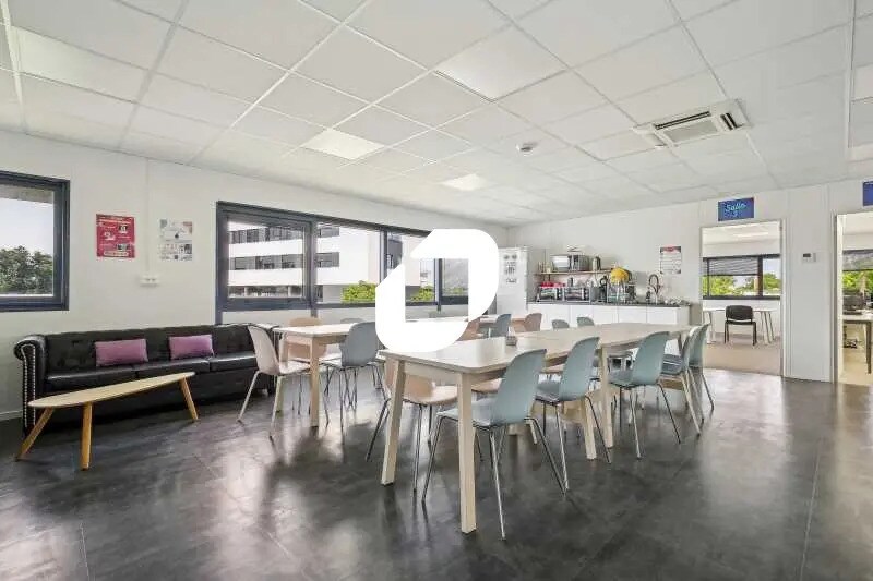 Office in Mérignac for lease - Interior Photo - Image 2 of 6