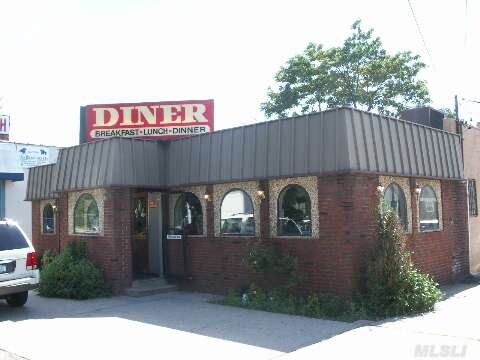 247 Hempstead Tpke, Elmont, NY for sale - Primary Photo - Image 1 of 1