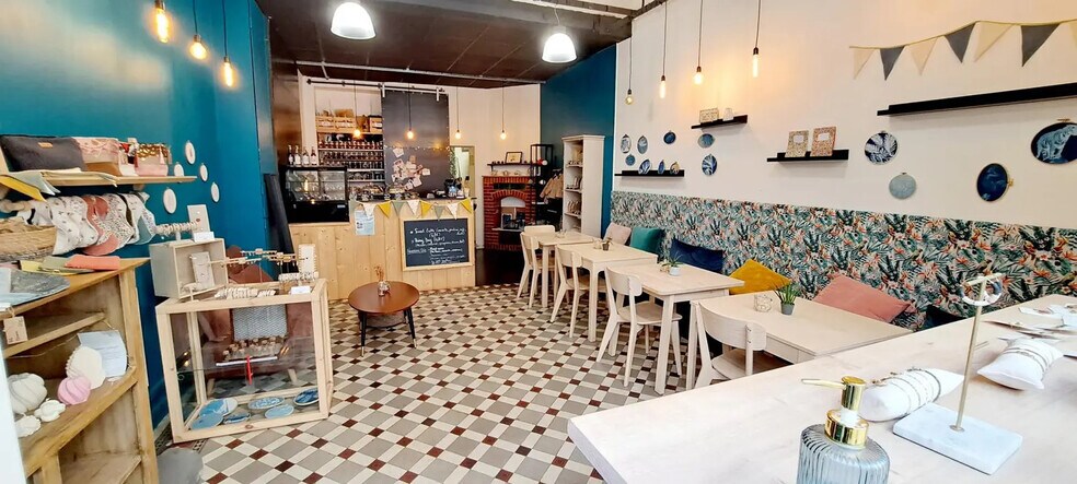 Retail in Bordeaux for lease - Interior Photo - Image 2 of 3