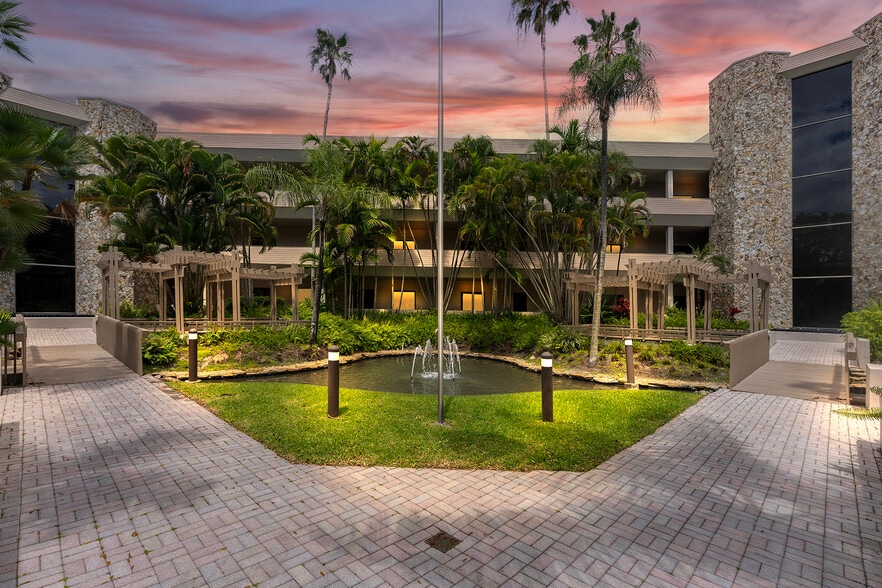 2699 Stirling Rd, Fort Lauderdale, FL for lease - Building Photo - Image 2 of 16
