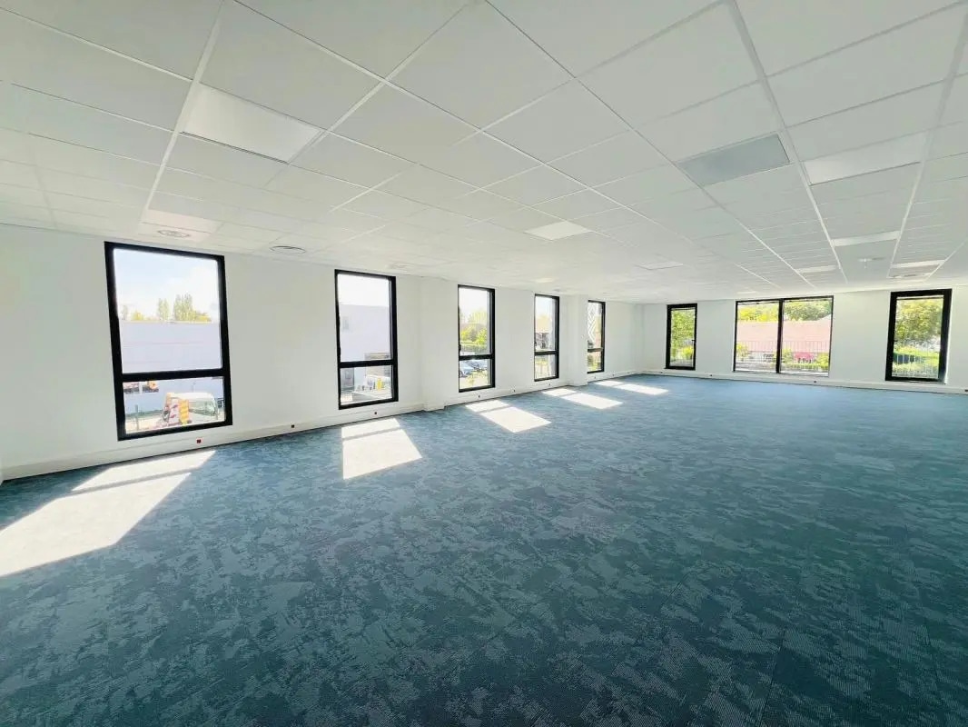 Office in Plaisir for lease Building Photo- Image 1 of 17