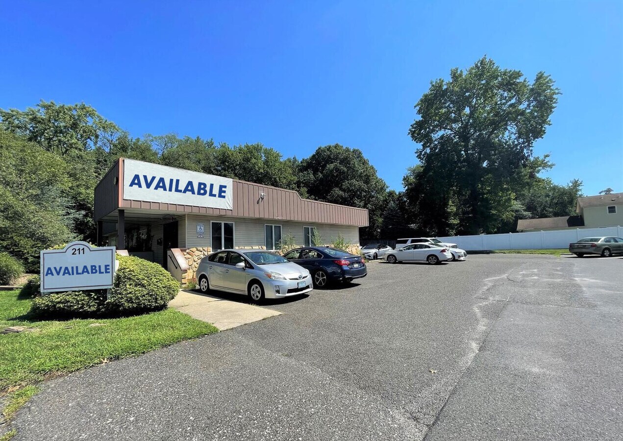 211 E White Horse Rd, Voorhees, NJ 08043