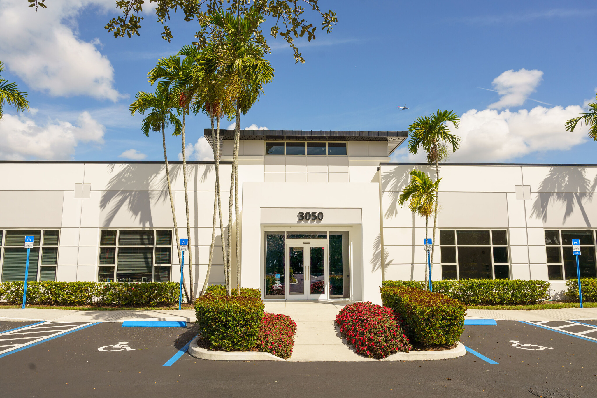 3050 Universal Blvd, Weston, FL for lease Building Photo- Image 1 of 16