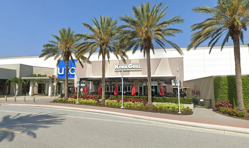 140 University Town Center Dr, Sarasota, FL for lease - Building Photo - Image 1 of 11