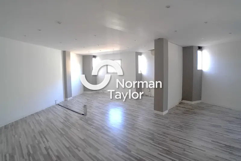 Office in Saint-Jean-de-Védas for lease - Building Photo - Image 1 of 8