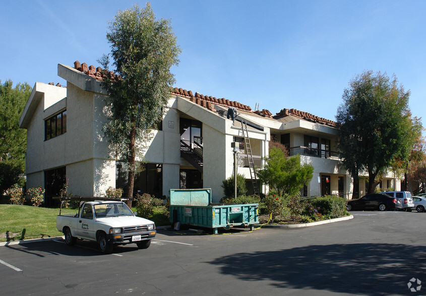 2955 E Hillcrest Dr, Thousand Oaks, CA for sale - Primary Photo - Image 1 of 1