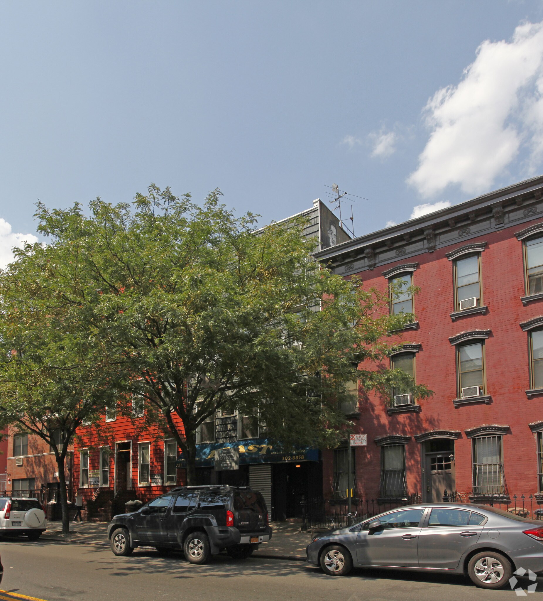 721 Metropolitan Ave, Brooklyn, NY for sale Primary Photo- Image 1 of 1