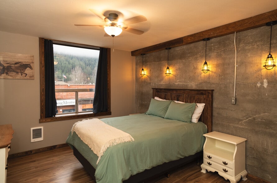 152 Johnson Ave, Orofino, ID for lease - Interior Photo - Image 2 of 45