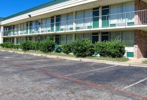 1101 E Palestine Ave, Palestine, TX for sale Primary Photo- Image 1 of 1