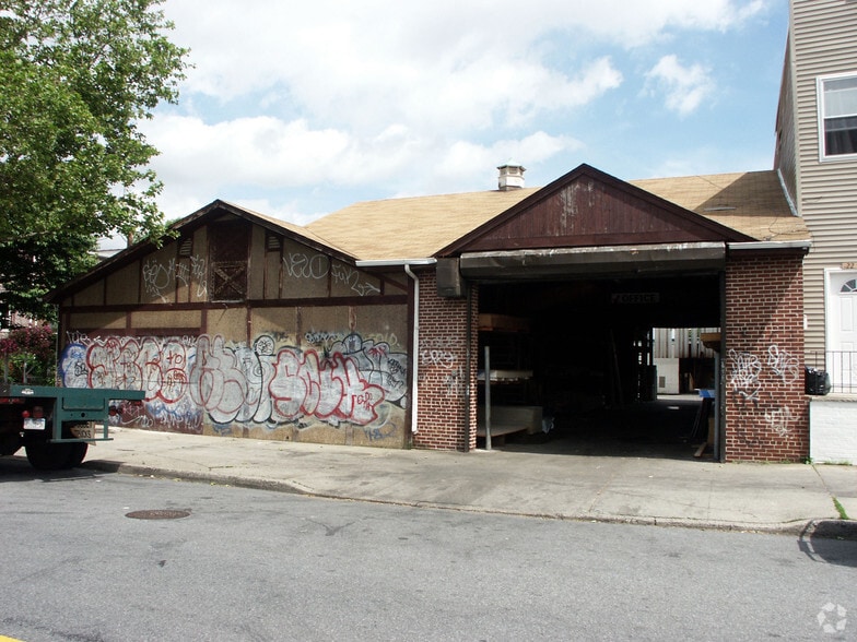 2219 Hazen St, East Elmhurst, NY 11370