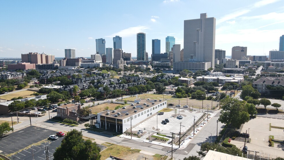 910 Collier St, Fort Worth, TX for lease - Building Photo - Image 1 of 36