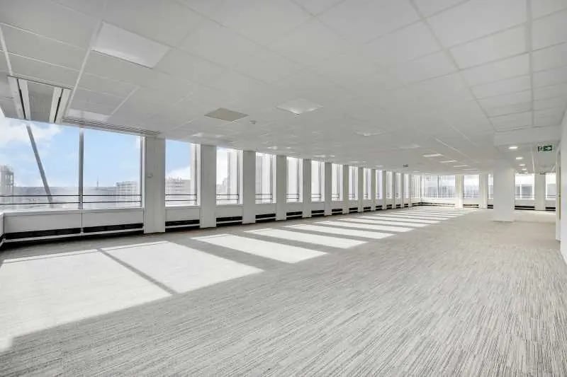 1 Place De La Pyramide, Puteaux for sale - Interior Photo - Image 3 of 12