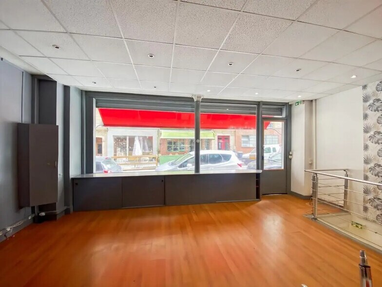 Office in Paris for lease - Building Photo - Image 2 of 5