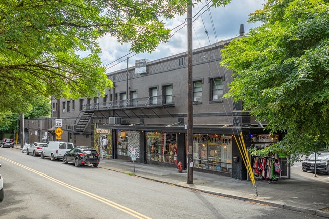 More details for 1960 SE Hawthorne Blvd, Portland, OR - Retail for Sale
