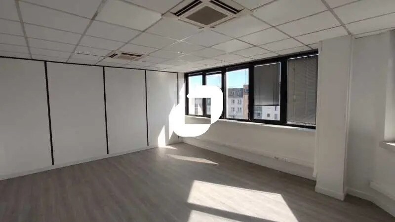 Office in Le Kremlin-Bicêtre for lease - Interior Photo - Image 2 of 8