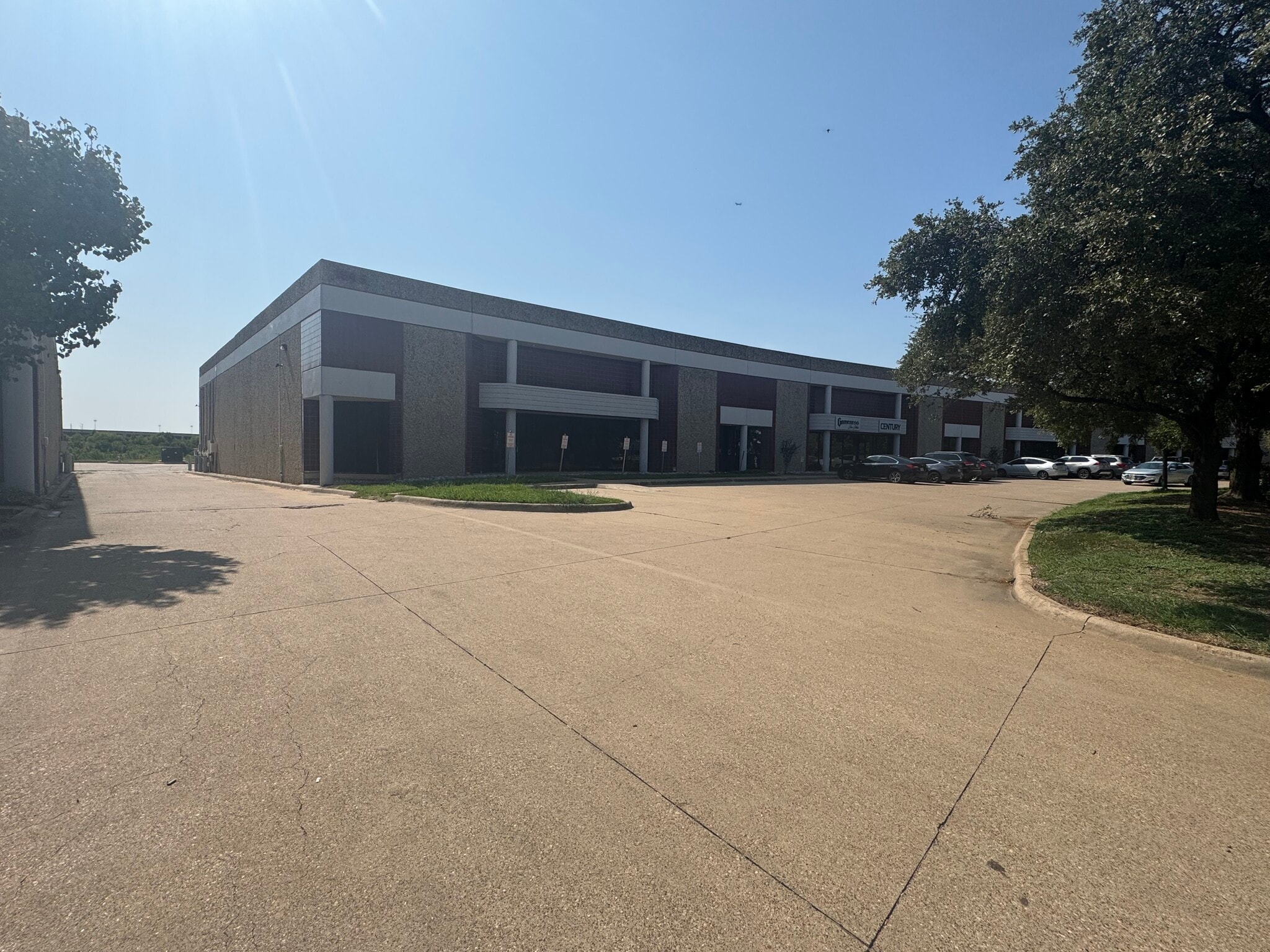 1545 Capital Dr, Carrollton, TX for lease Building Photo- Image 1 of 2