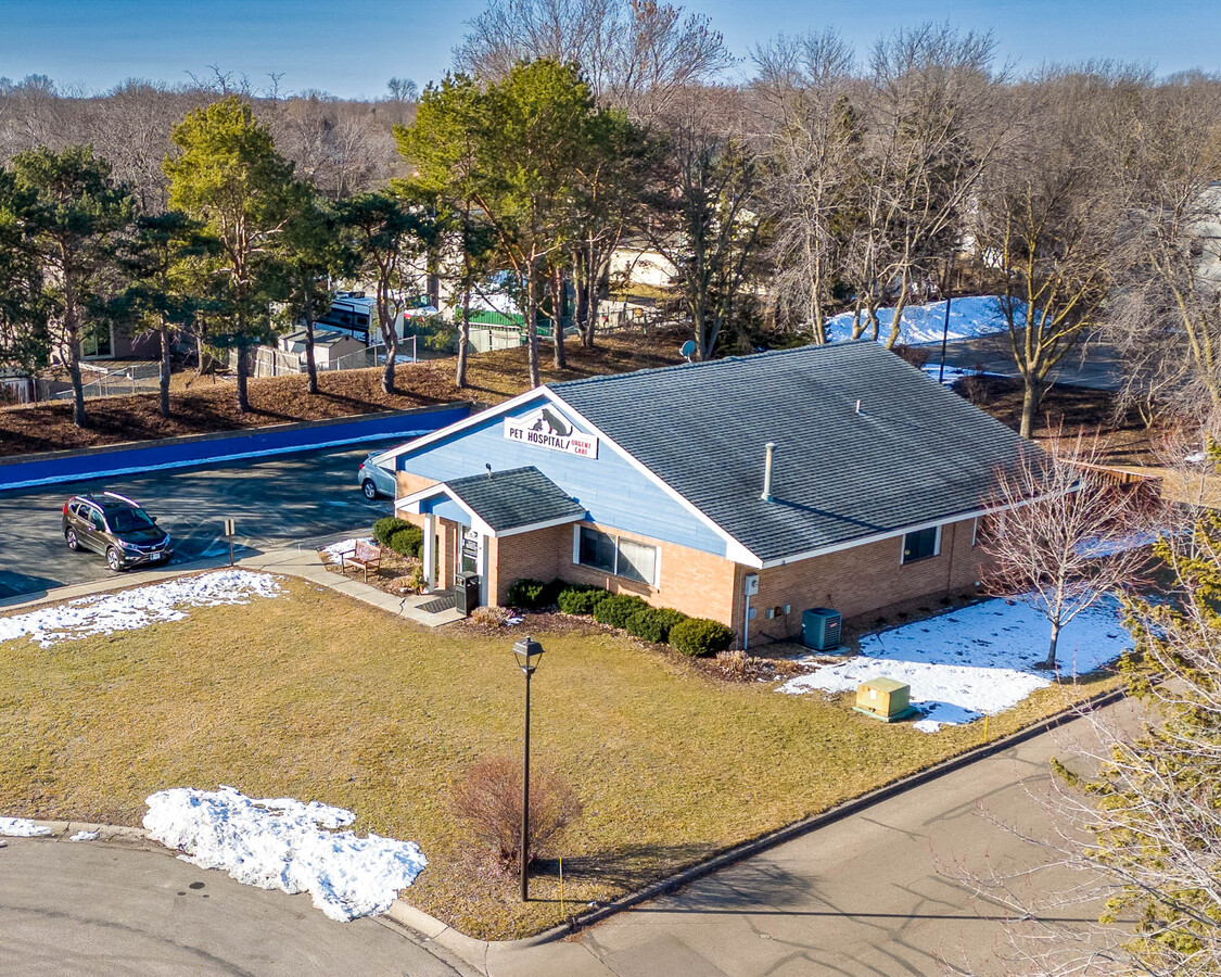 7815 Terry Pine Ct, Eden Prairie, MN 55347 | LoopNet