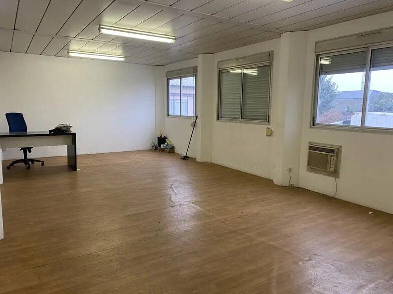 Office in Pantin for lease - Interior Photo - Image 1 of 5