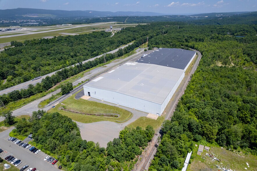 1 Commerce Rd, Pittston, PA for lease - Building Photo - Image 3 of 8