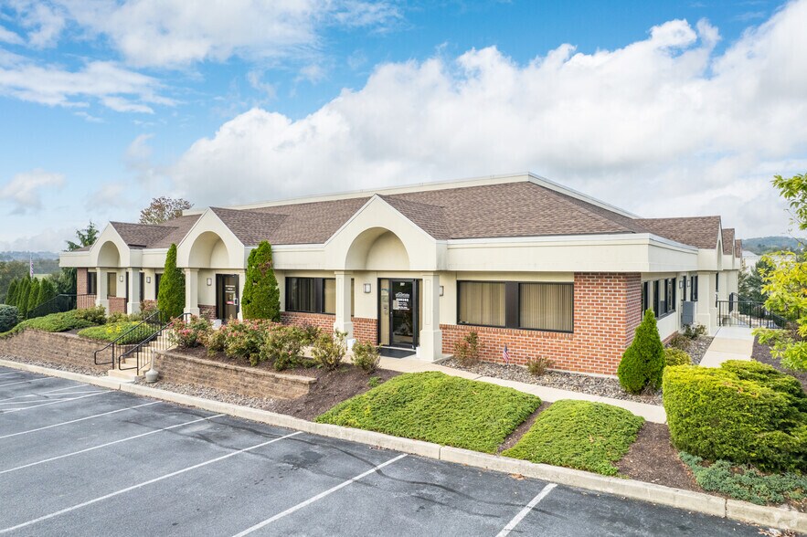 2208 Quarry Dr, West Lawn, PA for lease - Building Photo - Image 1 of 28