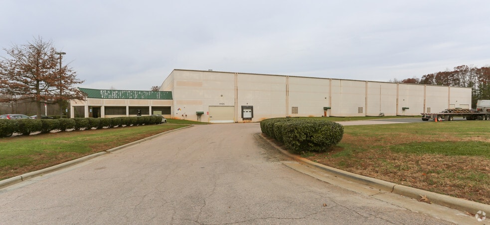 11125 Metromont Pky, Charlotte, NC for lease - Primary Photo - Image 1 of 8