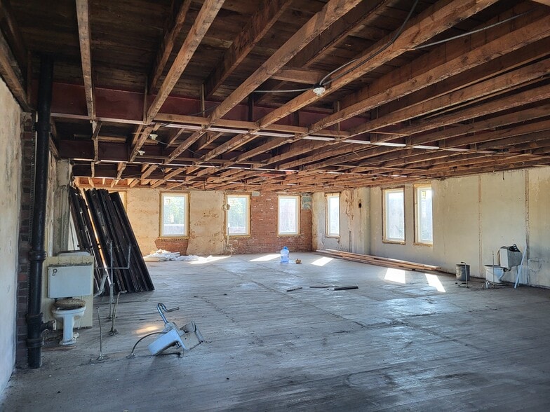 131 Conover Sta SE, Conover, NC for sale - Building Photo - Image 1 of 1