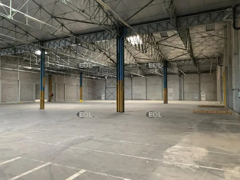Industrial in Nîmes for lease - Interior Photo - Image 1 of 7