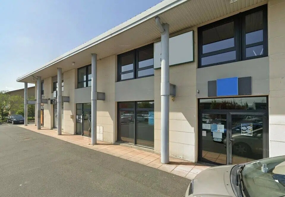 Location Bureaux 176 m² - Photo 1