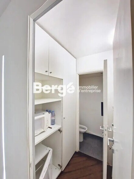 Retail in Cannes for lease - Interior Photo - Image 3 of 4