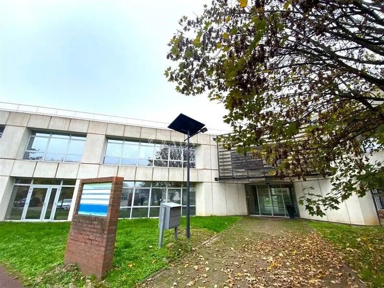 Office in Orly for lease - Building Photo - Image 1 of 6