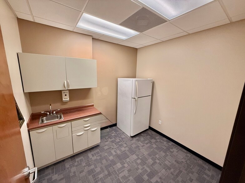 901 Cypress Creek Rd, Cedar Park, TX for lease - Interior Photo - Image 3 of 10