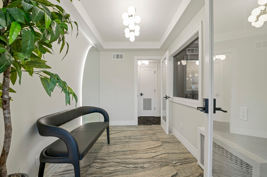 1553 Broadway, Hewlett, NY for lease - Building Photo - Image 2 of 9