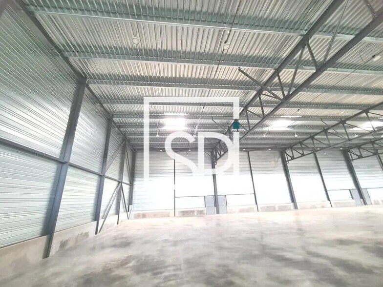 Industrial in Cournon-d'Auvergne for lease - Interior Photo - Image 2 of 10