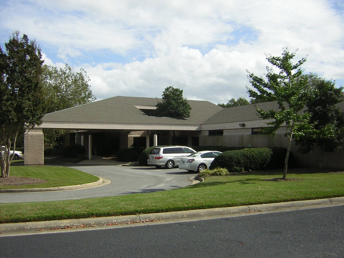 2577 Stantonsburg Rd, Greenville, NC 27834