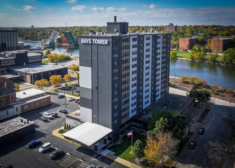 311 N Ottawa St, Joliet, IL for lease - Building Photo - Image 2 of 27