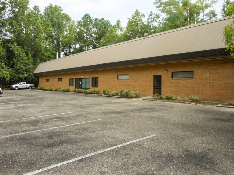 2846 Industrial Plaza Dr, Tallahassee, FL for lease - Building Photo - Image 2 of 12
