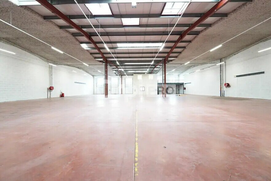 Flex in Corbas for lease - Building Photo - Image 2 of 31