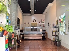 Retail in Barcelona, Barcelona for lease Interior Photo- Image 2 of 7