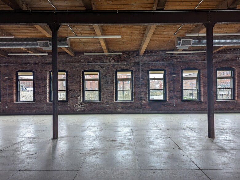 102 Main St, Saco, ME for sale - Interior Photo - Image 2 of 11