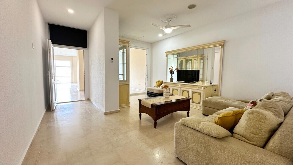 Retail in Estepona, Málaga for sale - Building Photo - Image 3 of 25