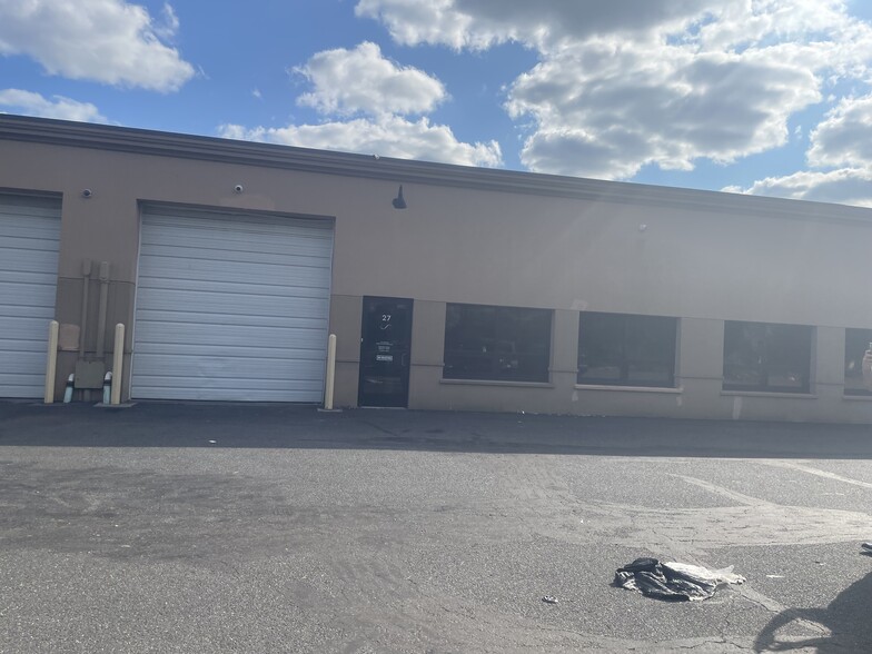 41 Heisser Ln, Farmingdale, NY for lease - Building Photo - Image 2 of 18