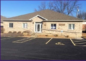 6 Emerald Ter, Swansea IL - Business Park