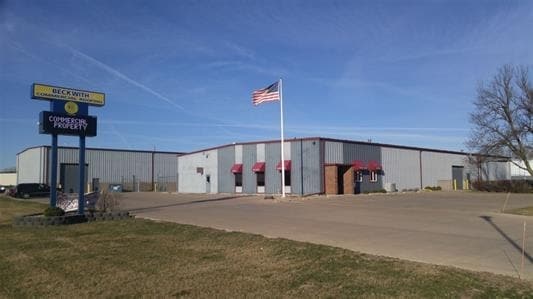 2000 Manufacturing Dr, Clinton, IA for sale - Building Photo - Image 1 of 1
