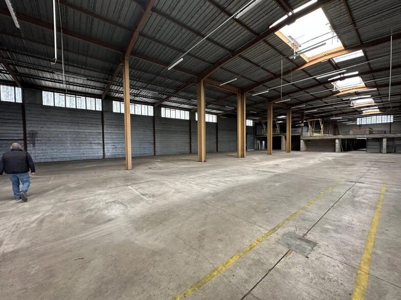 Industrial in Mainvilliers for sale - Building Photo - Image 3 of 21