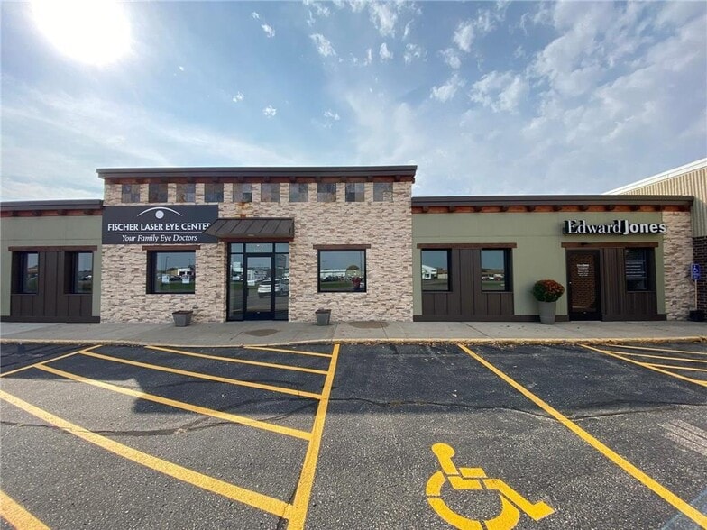 1380 E Bridge St, Redwood Falls, MN for lease - Building Photo - Image 2 of 3