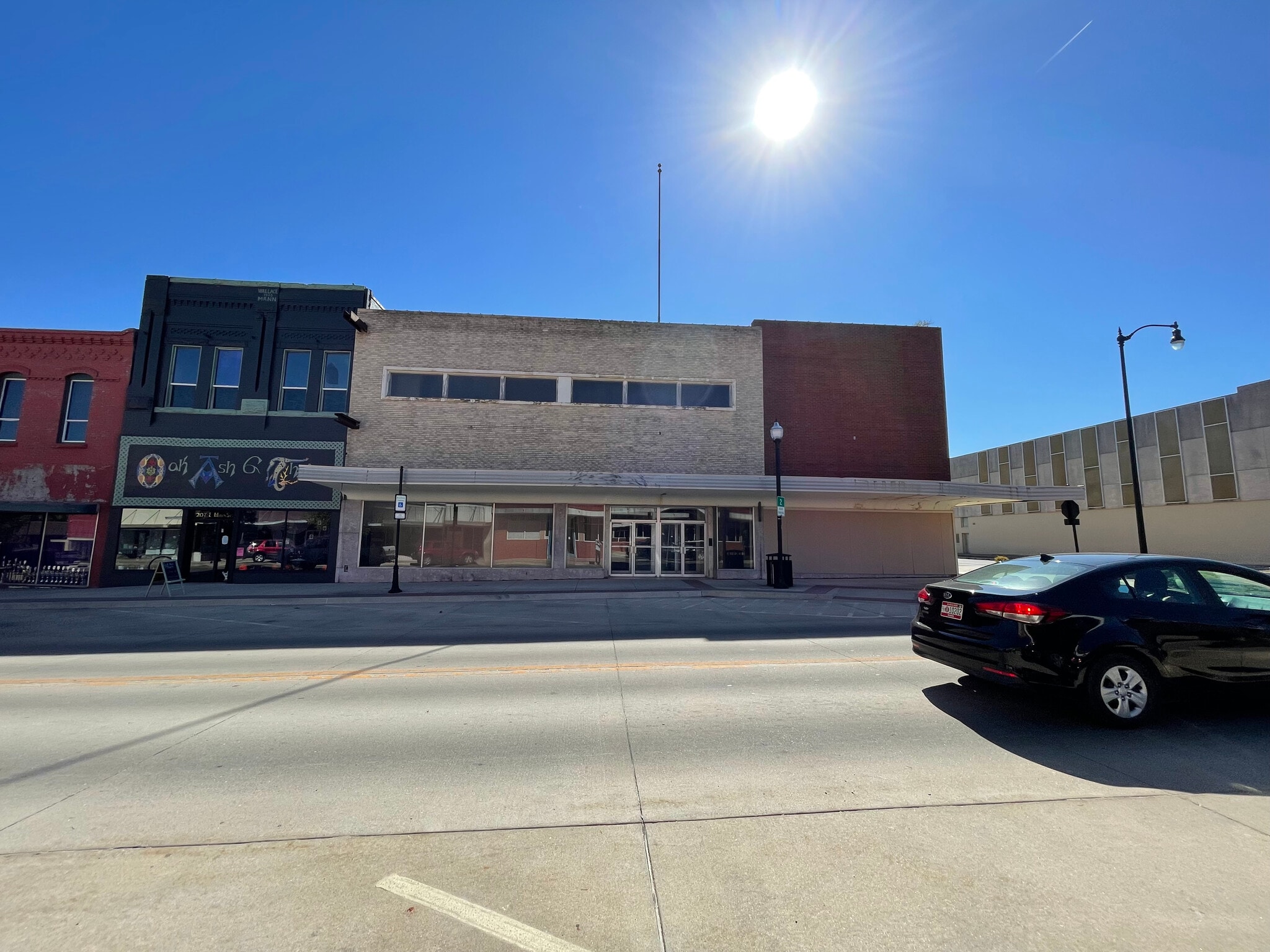 201 E Main St, Shawnee, OK 74801 Retail for Sale