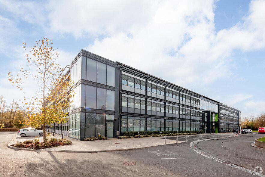 2 New Sq, Feltham for lease - Primary Photo - Image 1 of 3