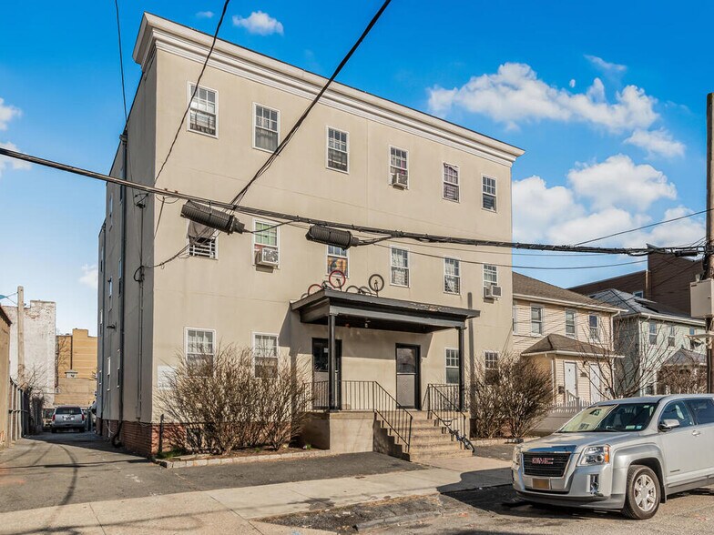 45-47 Charles St, New Rochelle, NY for sale - Building Photo - Image 1 of 1